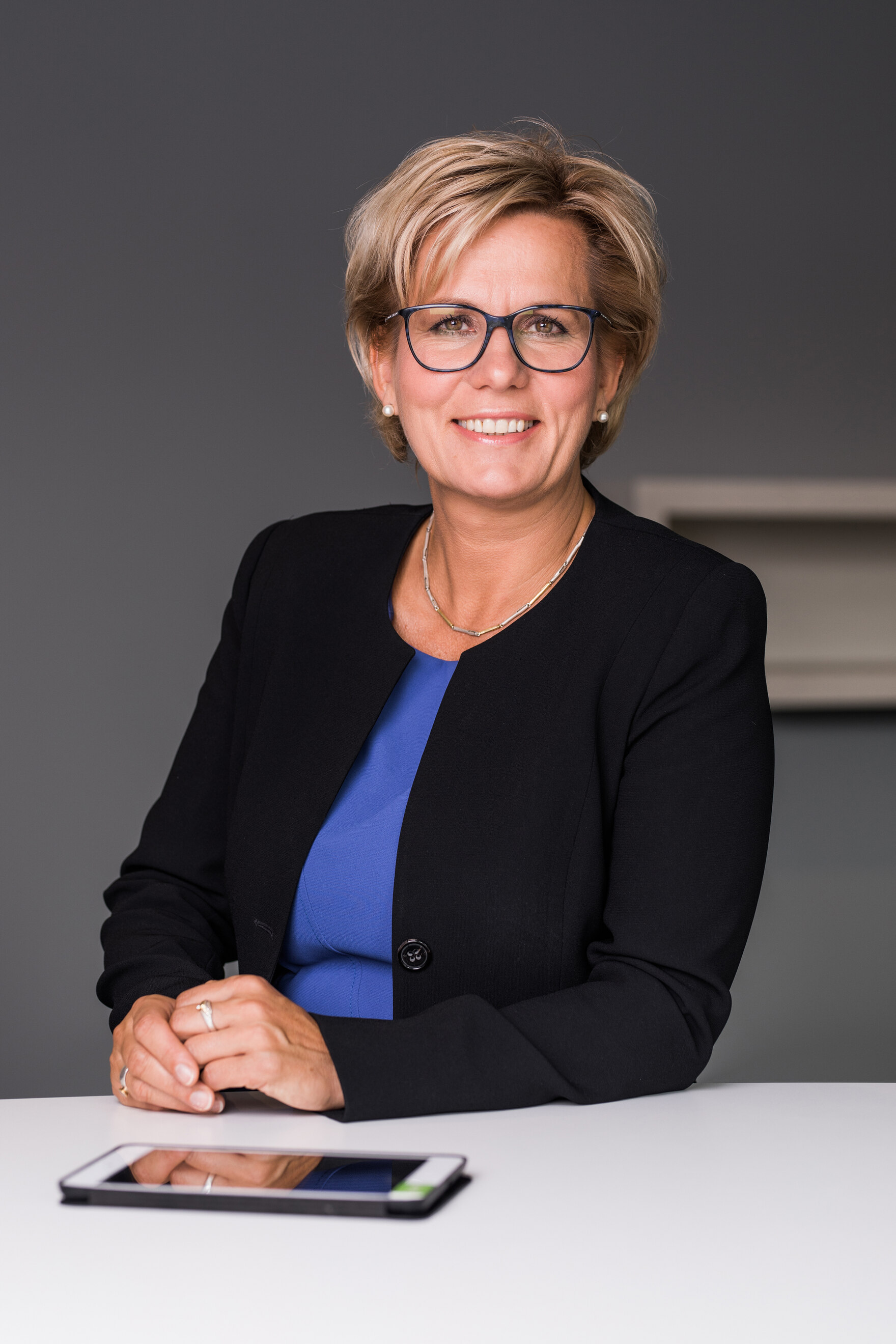 Porträt der Sächsischen Staatsministerin für Kultur und Tourismus Barbara Klepsch